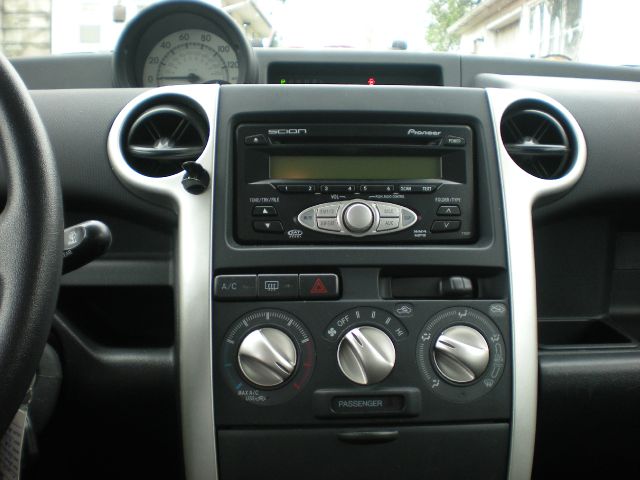 Scion xB 2006 photo 9