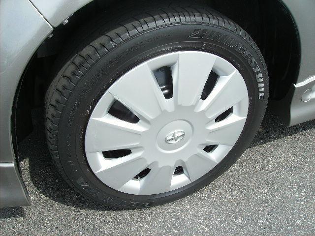 Scion xB 2006 photo 1