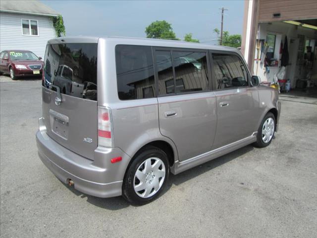 Scion xB 2006 photo 1