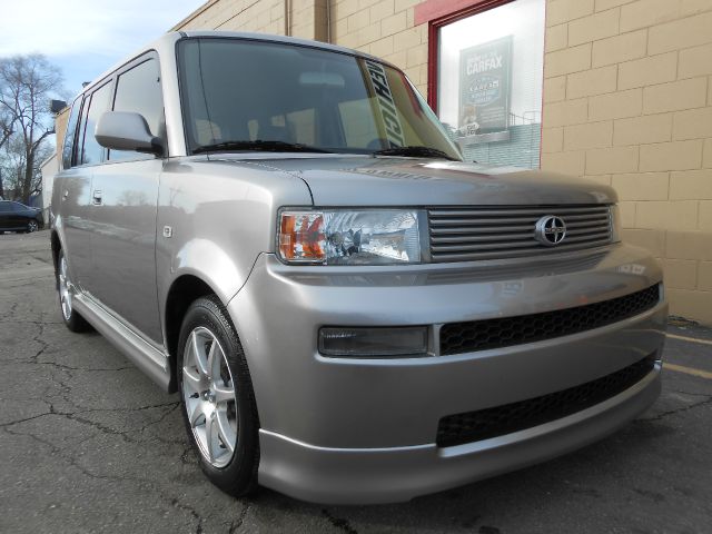 Scion xB 2006 photo 2