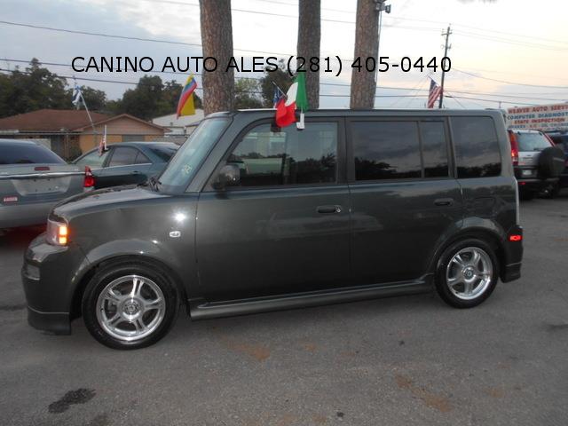 Scion xB 2006 photo 2