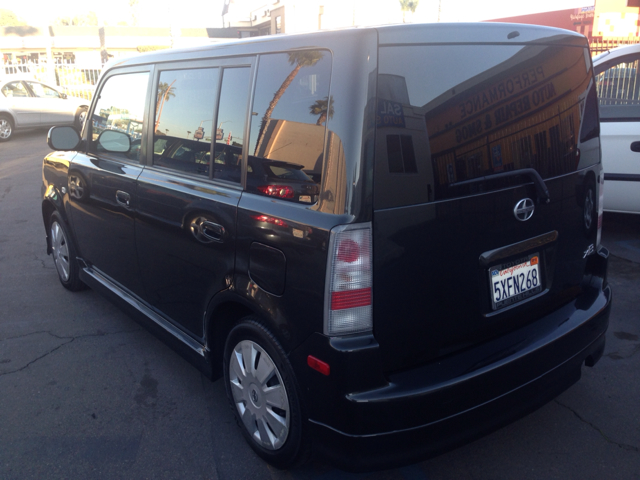 Scion xB 2006 photo 1