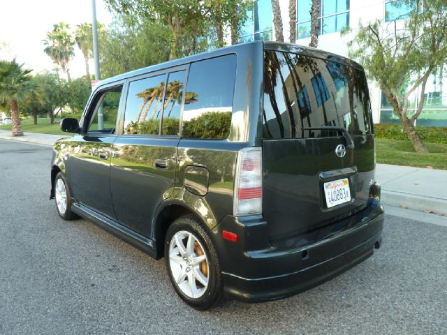 Scion xB 2006 photo 1