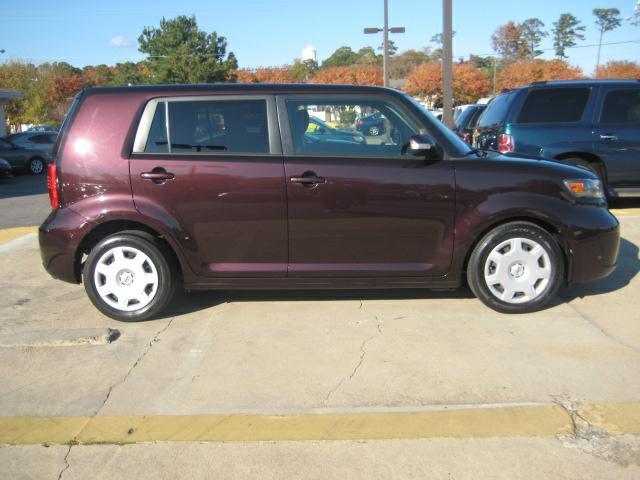 Scion xB 2008 photo 2