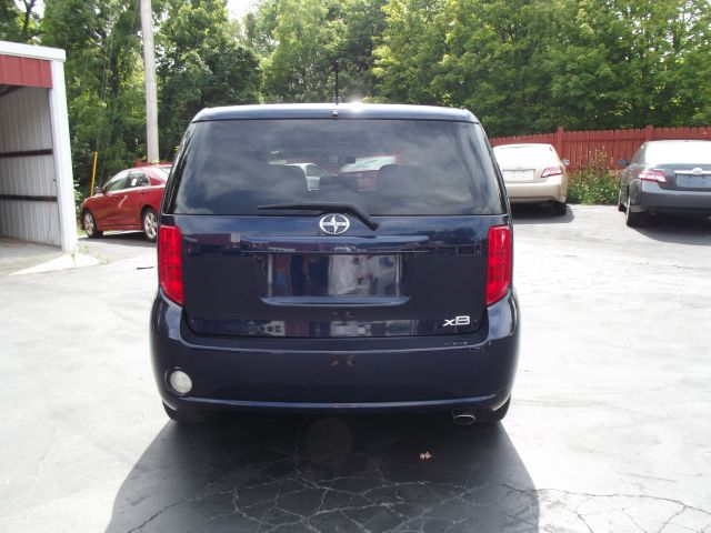 Scion xB 2008 photo 4