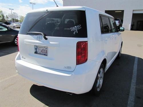 Scion xB 2008 photo 2