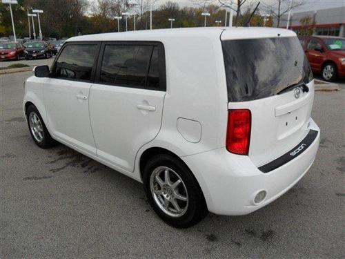 Scion xB 2008 photo 3