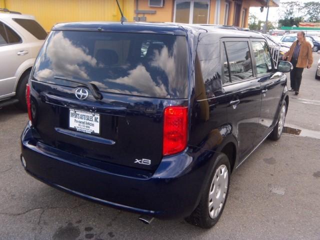 Scion xB 2008 photo 3