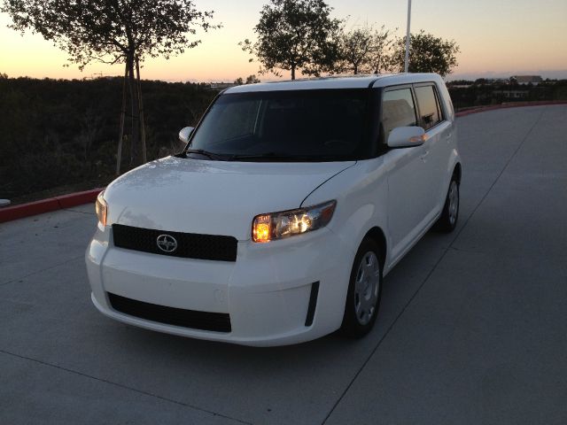 Scion xB 2008 photo 1