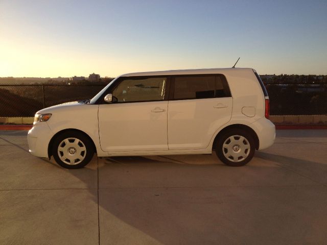 Scion xB 2008 photo 2