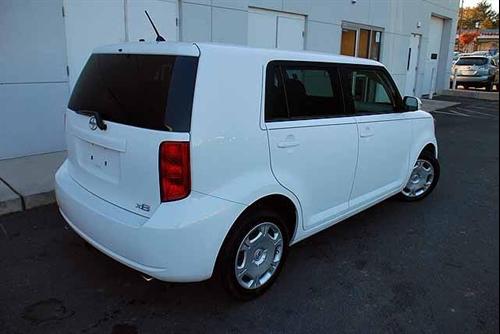 Scion xB 2008 photo 3