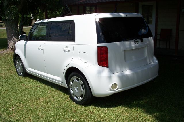Scion xB 2009 photo 1