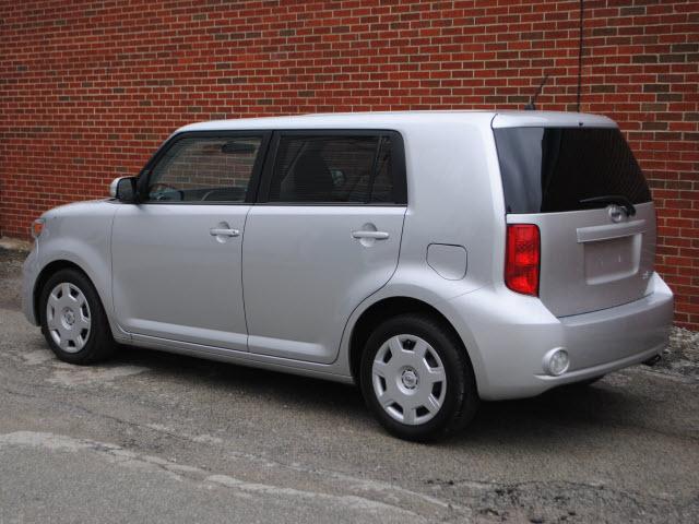 Scion xB 2009 photo 1