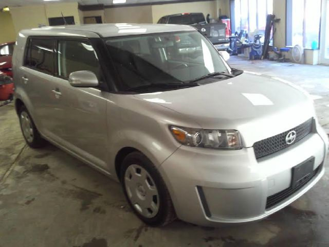 Scion xB 2009 photo 1