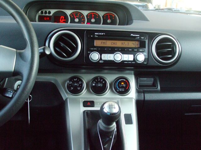 Scion xB 2009 photo 1