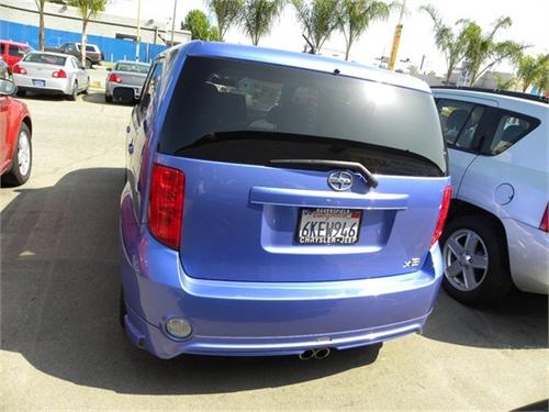 Scion xB 2010 photo 4
