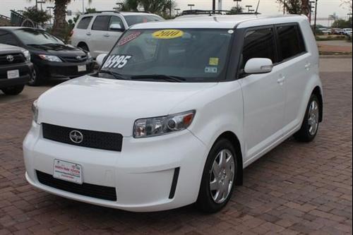 Scion xB 2010 photo 1