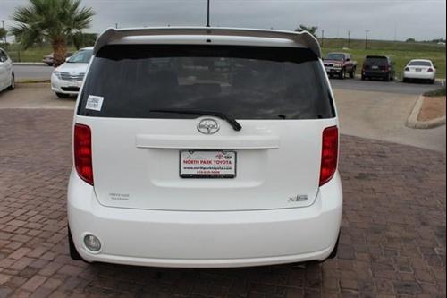 Scion xB 2010 photo 2