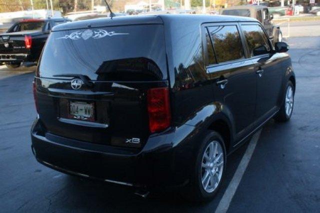 Scion xB 2010 photo 3