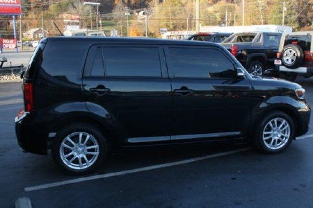 Scion xB 2010 photo 4