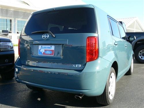 Scion xB 2010 photo 1