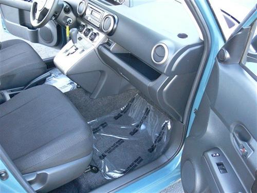 Scion xB 2010 photo 2