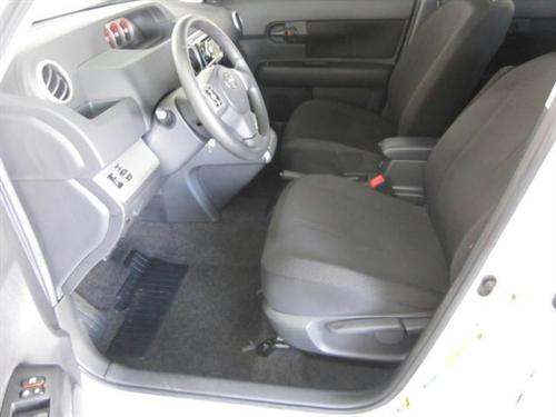 Scion xB 2010 photo 1