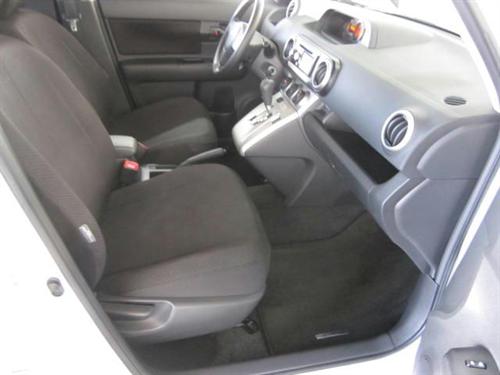 Scion xB 2010 photo 2