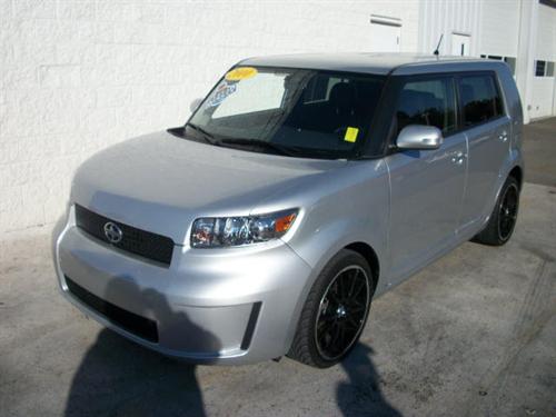 Scion xB 2010 photo 1