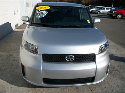 Scion xB 2010 photo 2