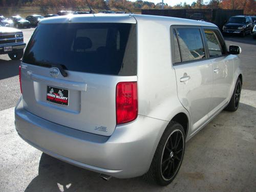 Scion xB 2010 photo 3