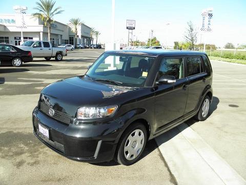 Scion xB 2010 photo 1