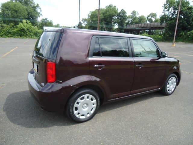 Scion xB 2010 photo 16