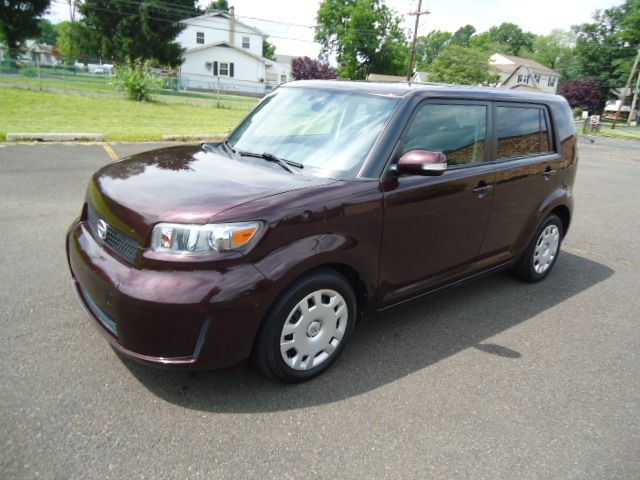 Scion xB 2010 photo 2