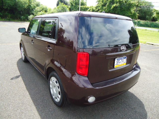 Scion xB 2010 photo 3