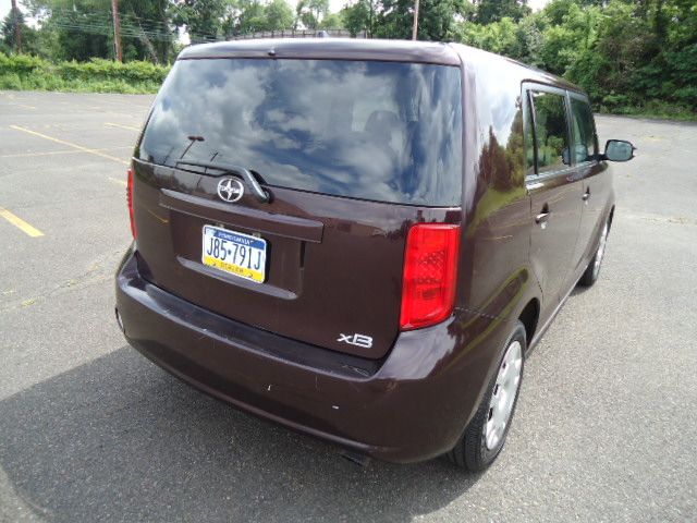 Scion xB 2010 photo 7
