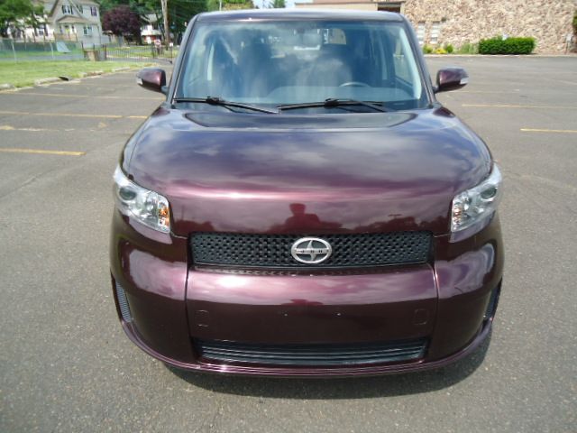 Scion xB 2010 photo 9