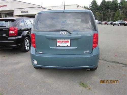 Scion xB 2010 photo 1