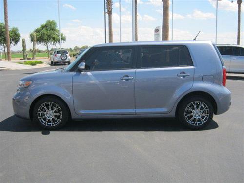 Scion xB 2010 photo 1