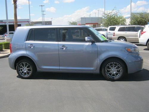 Scion xB 2010 photo 4