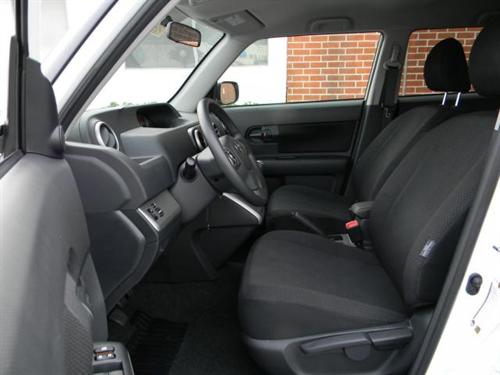 Scion xB 2010 photo 4