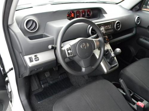 Scion xB 2010 photo 5