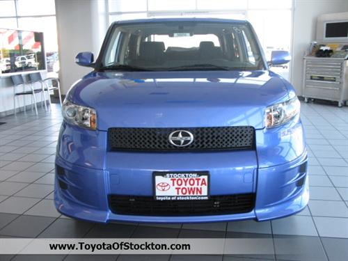 Scion xB 2010 photo 3