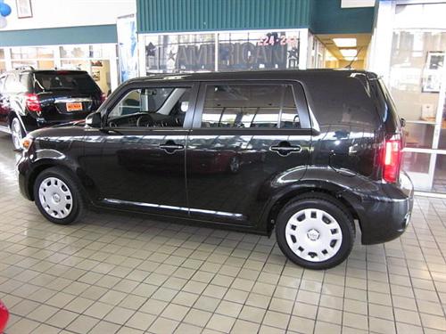 Scion xB 2010 photo 1