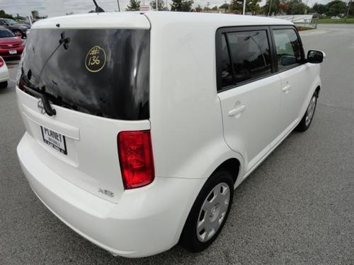 Scion xB 2010 photo 1
