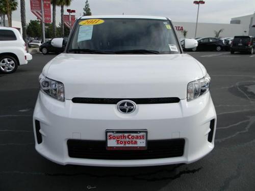 Scion xB 2011 photo 1