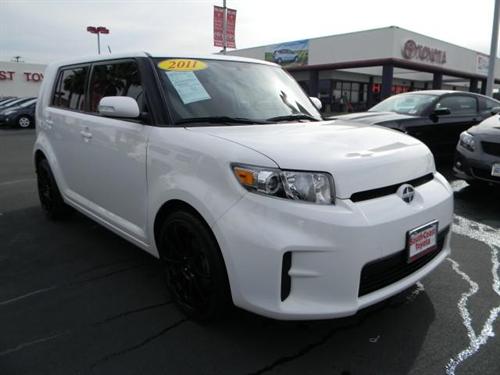 Scion xB 2011 photo 2
