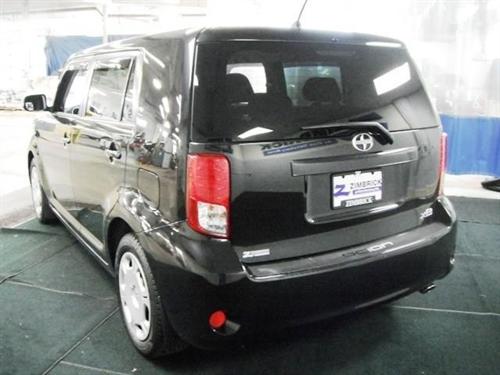 Scion xB 2011 photo 1