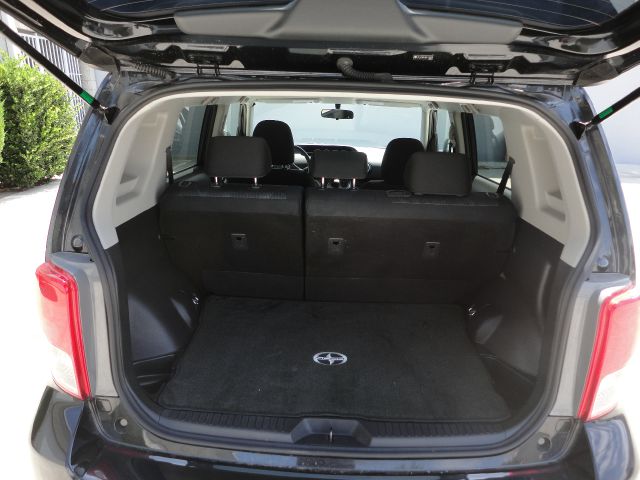 Scion xB 2011 photo 4