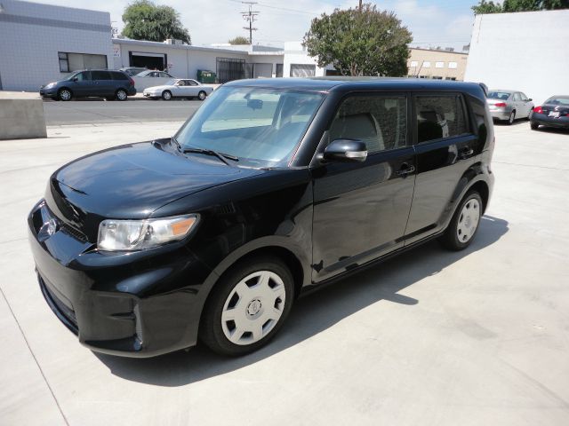 Scion xB 2011 photo 5